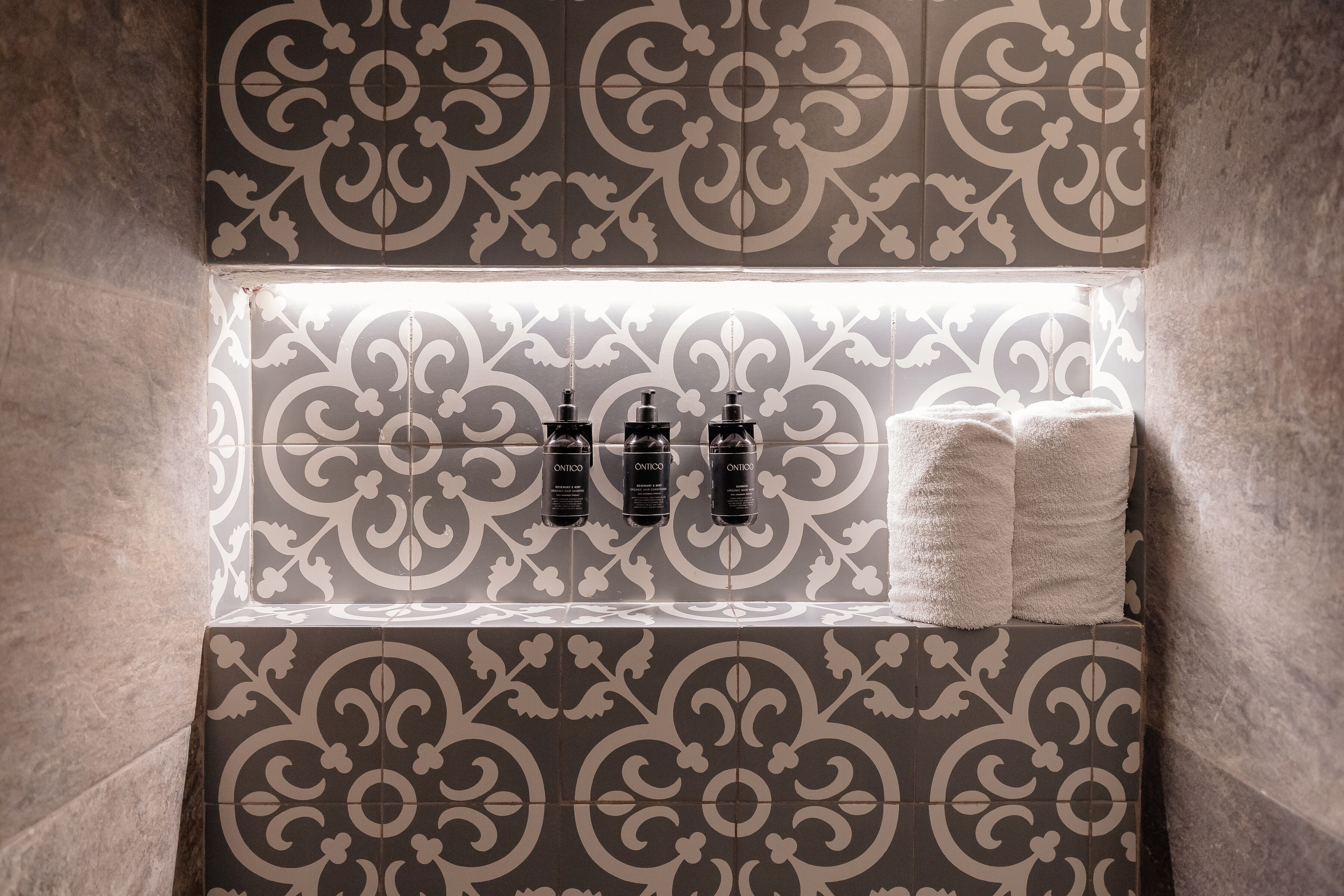 shower, rainfall showerhead, free toiletries, hair dryer