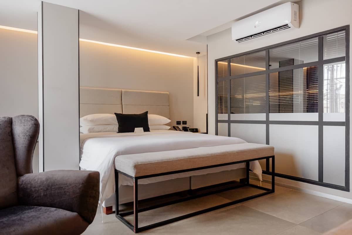 Singola Superior | Copriletto in piuma, materassi Tempur-Pedic, con arredamento individuale