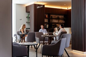 Serves breakfast, lunch, and dinner - Óntico Urban Design Hotel (Mérida)