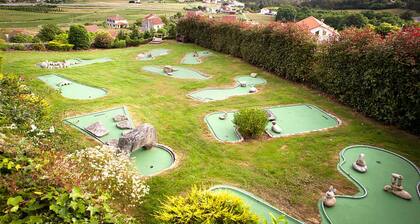 Maison en pierre restaurée en pleine nature