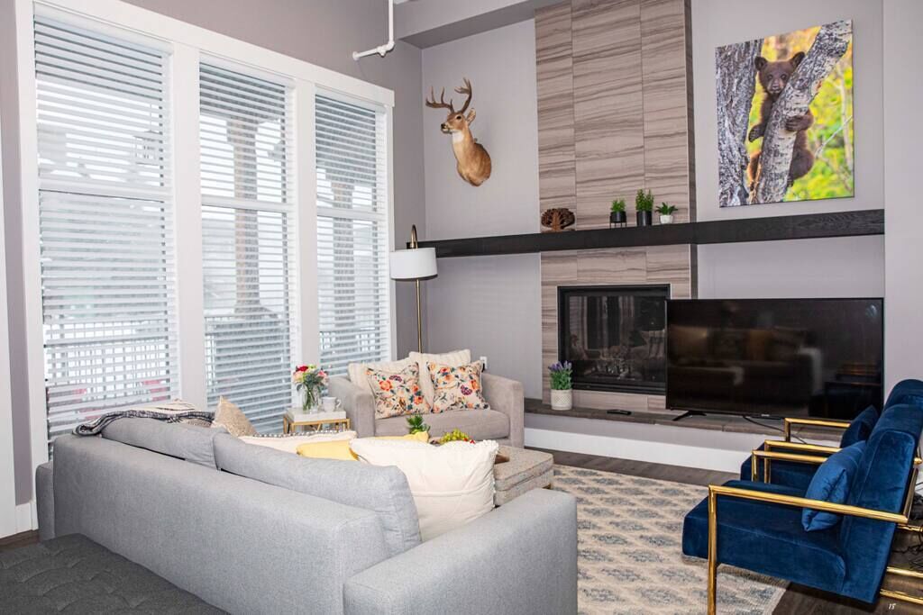 M18🏔5BD+4.5BA  Panoramic mountain view, near DT, A/C, wifi, BBQ, sleeps 15⛷🏂