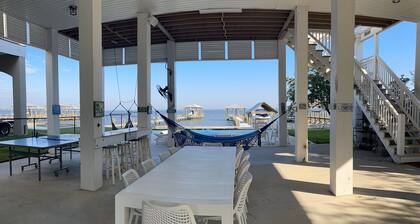 Hermosa casa grande en la bahía con piscina y muelle!