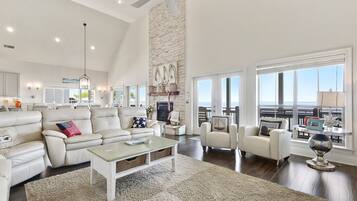 Télévision, cheminée, table de tennis de table, chaîne hi-fi