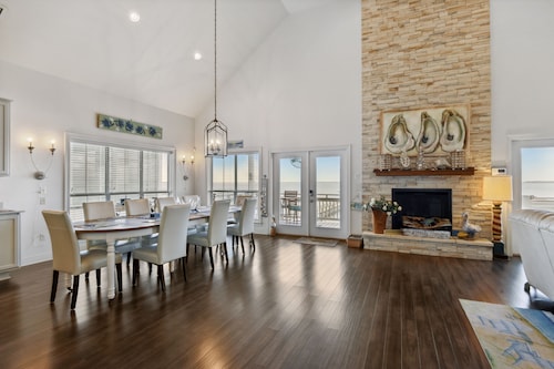 Amazing House Directly on Bay with Pool, Pier and Beautiful Sunsets