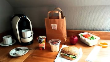 Petit déjeuner en libre-service servi en supplément en semaine