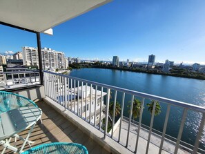 Property grounds - Ashford Avenue beach front condo (San Juan)