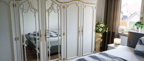 1 chambre, chambres insonorisées, fer et planche à repasser