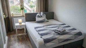 1 bedroom, soundproofing, iron/ironing board, free WiFi - Ferienwohnung Anke-Apartement 5b (Heinsberg)