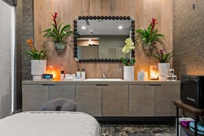 1 bedroom, iron/ironing board, free WiFi, bed sheets - Southern Exposure | Arras Vacation Rentals (Asheville)