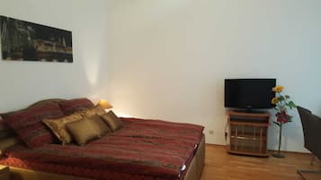 FamiljelÀgenhet (incl. 25 EUR cleaning fee) | 1 sovrum, strykjÀrn/strykbrÀda, gratis wi-fi och sÀngklÀder