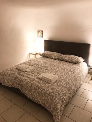 2 habitaciones, tabla de planchar con plancha y wifi gratis 