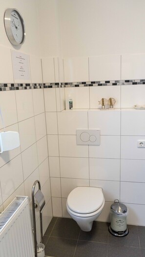 アパートメント | バスルーム | シャワー、バスアメニティ (無料)、ヘアドライヤー、タオル