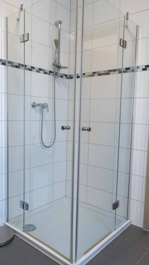 Apartemen | Shower kamar mandi