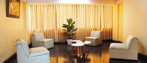 32-inch LED TV with cable channels, TV