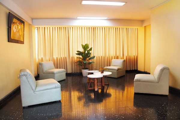 32-inch LED TV with cable channels, TV