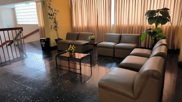 Televisión LED de 32 pulgadas con canales por cable, una televisión