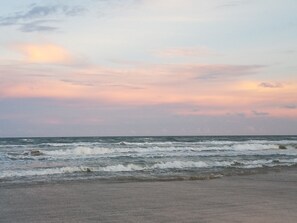 In Strandnähe, Liegestühle, Strandtücher
