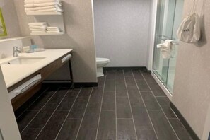 Room - Hampton Inn & Suites Pittsburgh New Stanton (New Stanton)