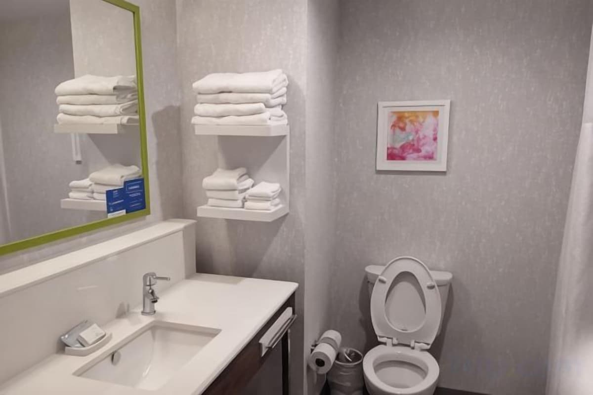 Guest Room With 2 Queen Beds, Mobility Accessible With Tub-Non-Smoking