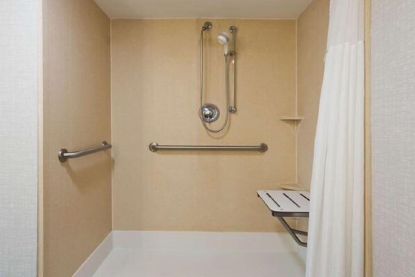 Room - Hampton Inn & Suites Pittsburgh New Stanton (New Stanton)