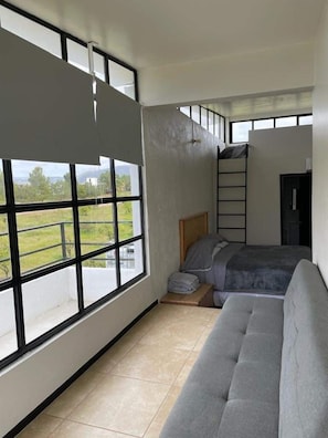 Superior loft, meerdere bedden | Luxe beddengoed, donzen dekbedden, individueel gedecoreerd