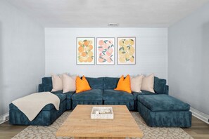 Televisión y oficina 