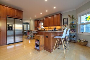 Private kitchen - Furnished 2-Bed, 1.5-Bath Home – Old Irving Park – Perfect for Longer Stays! (Chicago)
