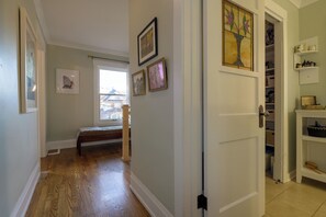 Interior - Furnished 2-Bed, 1.5-Bath Home – Old Irving Park – Perfect for Longer Stays! (Chicago)