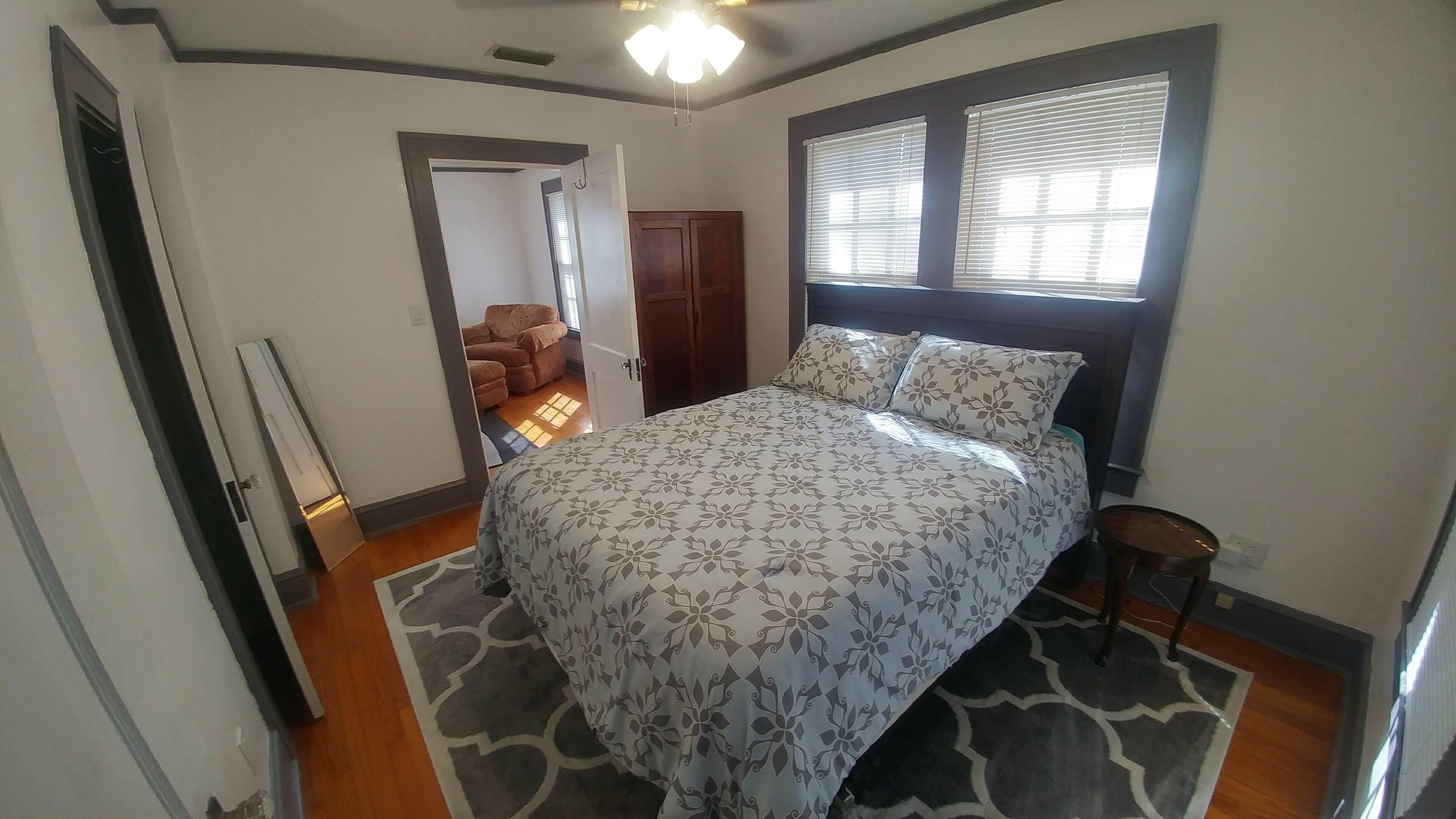 Downtown Upstairs Guesthouse