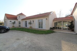 Exterior - Property for 6 travellers with indoor pool heated all year round (Le Cellier)