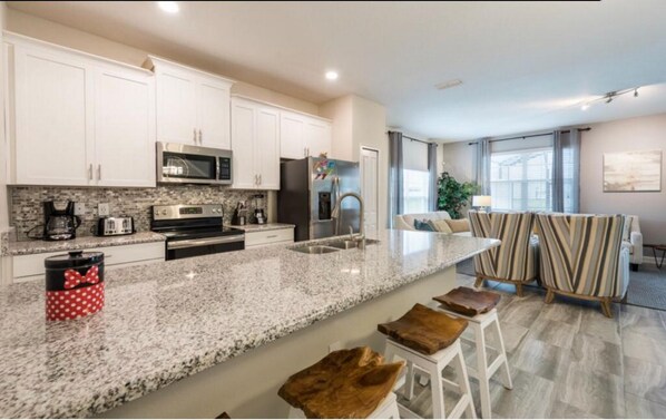Condo, 5 Bedrooms | Private kitchen