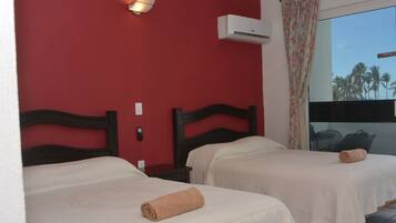 Habitación doble estándar | Caja de seguridad en la habitación, wifi gratis y ropa de cama