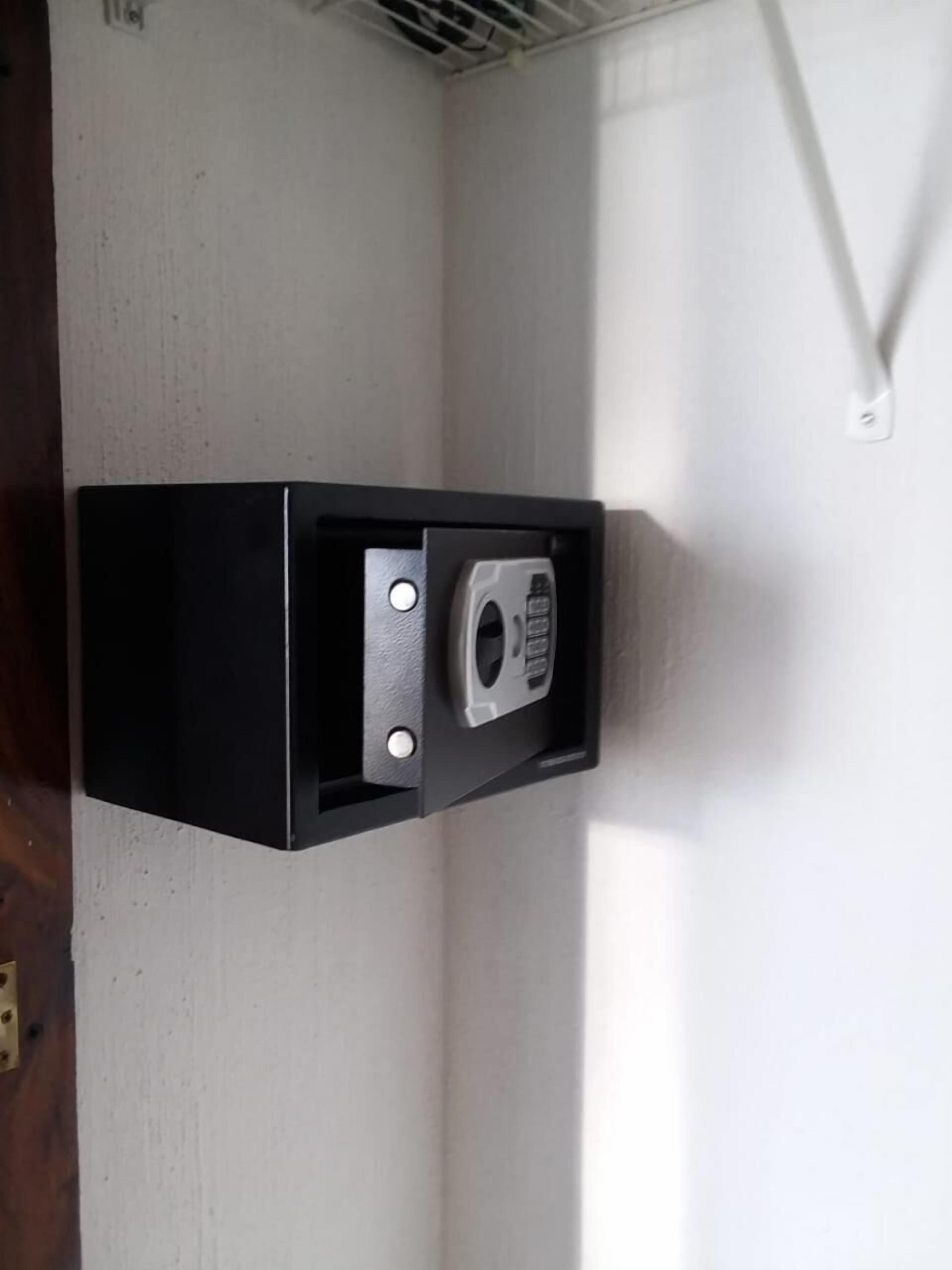 1 bedroom, in-room safe, free wifi, bed sheets