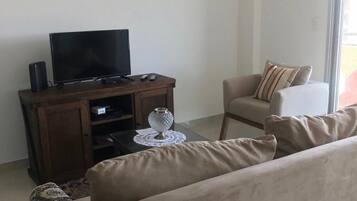 Deluxe Apartment, 2 Bedrooms, Private Bathroom | Living area