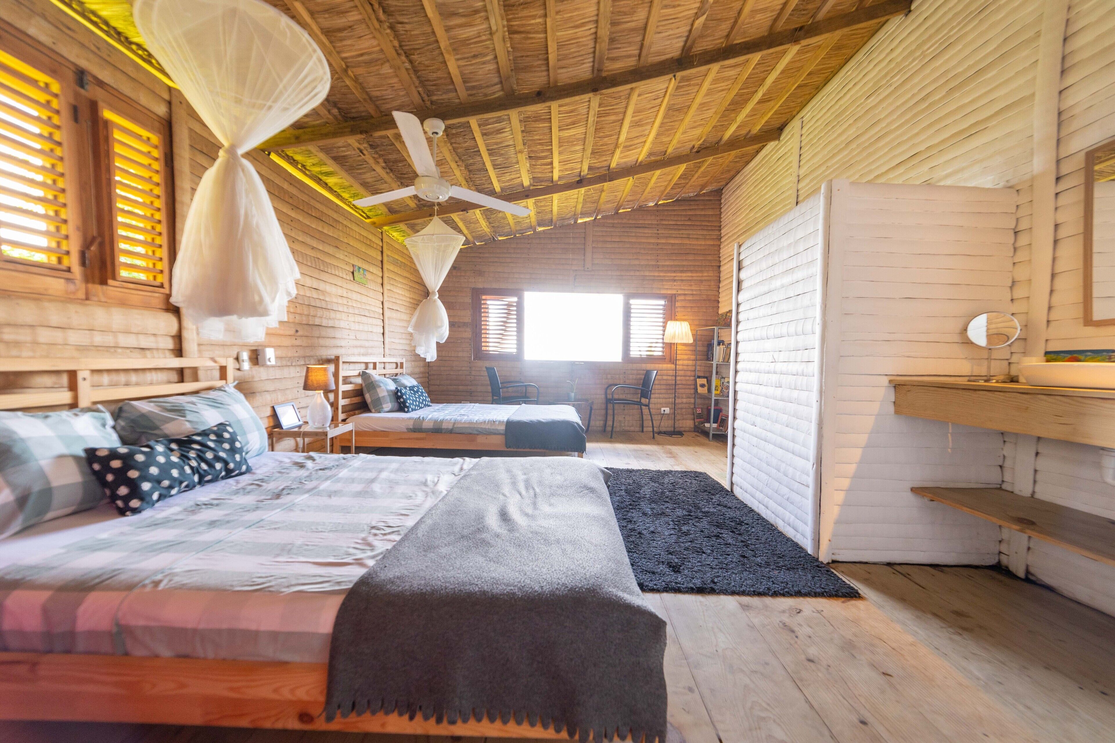 Ameublement personnalisé, Wi-Fi gratuit, draps fournis