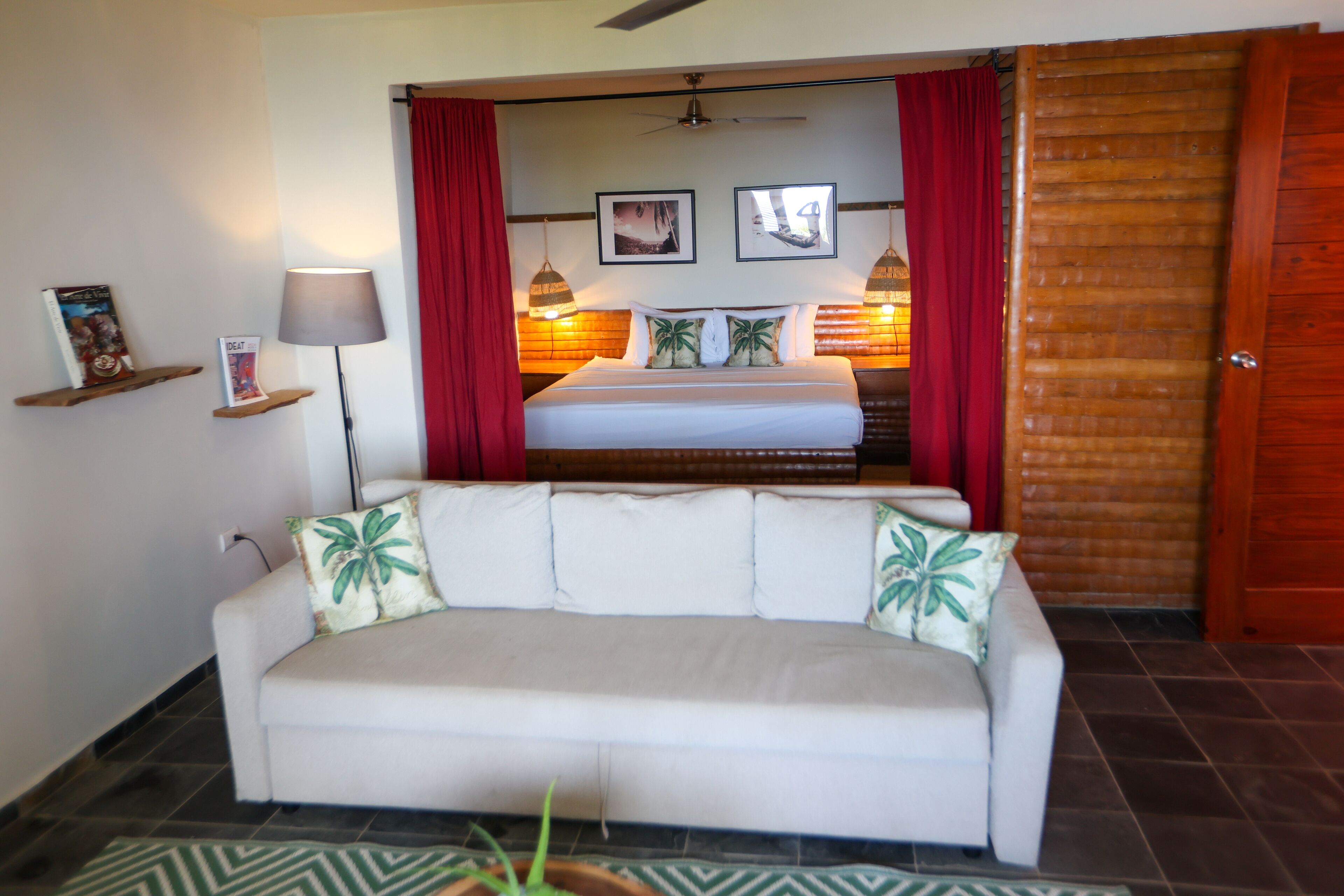 Suite Deluxe | Muebles diferentes, wifi gratis y ropa de cama 