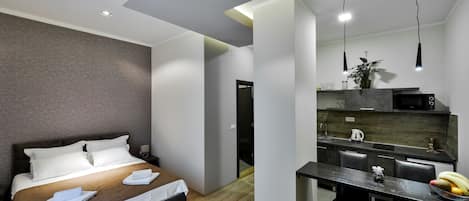 1 habitación, tabla de planchar con plancha, wifi gratis y ropa de cama