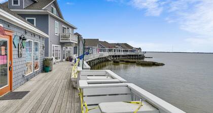 Adorable Beach house in Duck with Hot Tub, Pet friendly. Roof top deck!