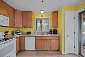 Fridge, microwave, oven, stovetop - Adorable Beach house in Duck with Hot Tub, Pet friendly.  Roof top deck! (Duck)