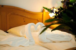 Room - Hotel Postigliun (Tujetsch)