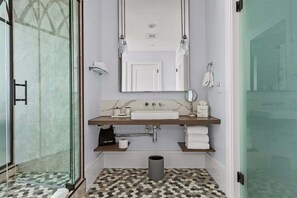 Hair dryer, towels - Mountain Gem | Arras Vacation Rentals (Asheville)