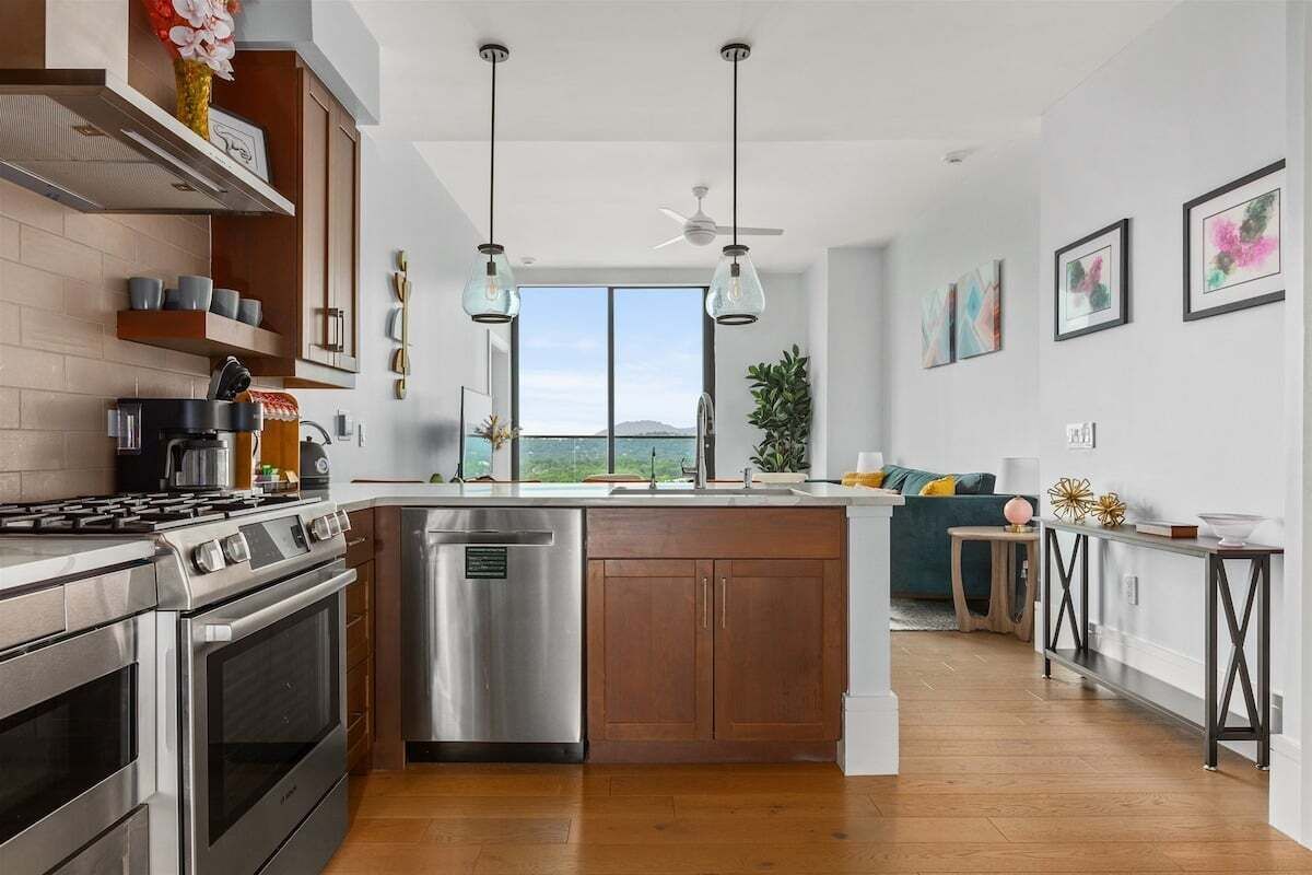 冰箱、微波炉、烤箱、炉灶