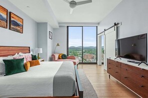 1 bedroom, desk, iron/ironing board, free WiFi - Mountain Gem | Arras Vacation Rentals (Asheville)