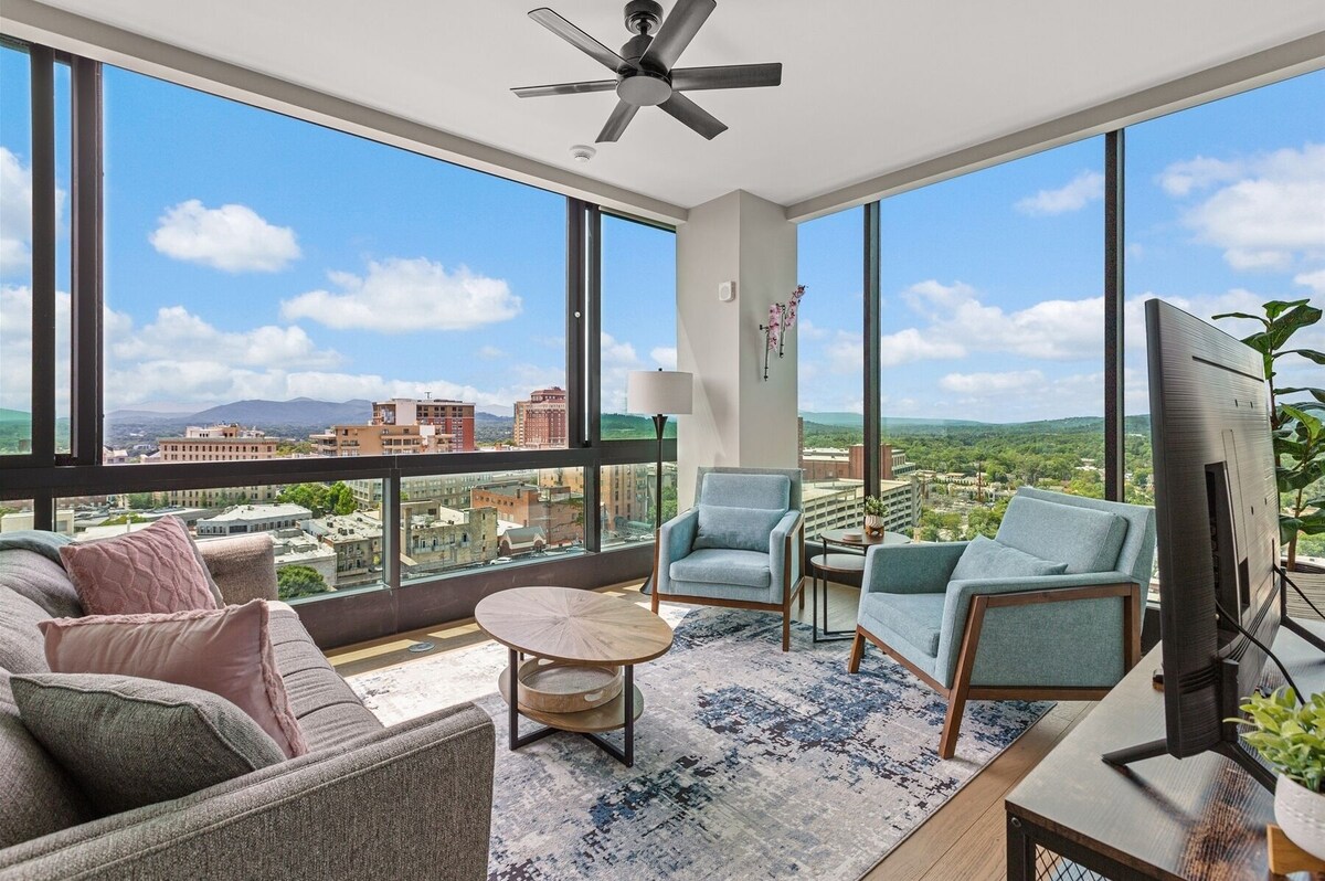 15% OFF - Blue Ridge Escape | 10th floor Luxury Condo in Downtown, Panoramic Mountain View