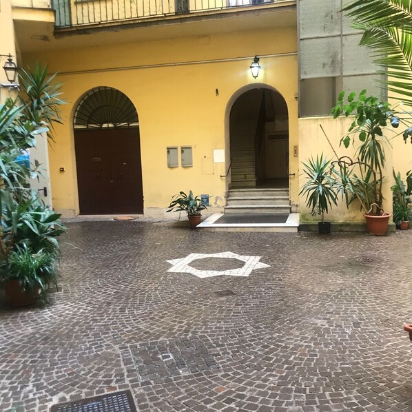 تفاصيل الفندق من الخارج