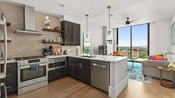 Refrigerador, microondas, horno y parrilla de estufa