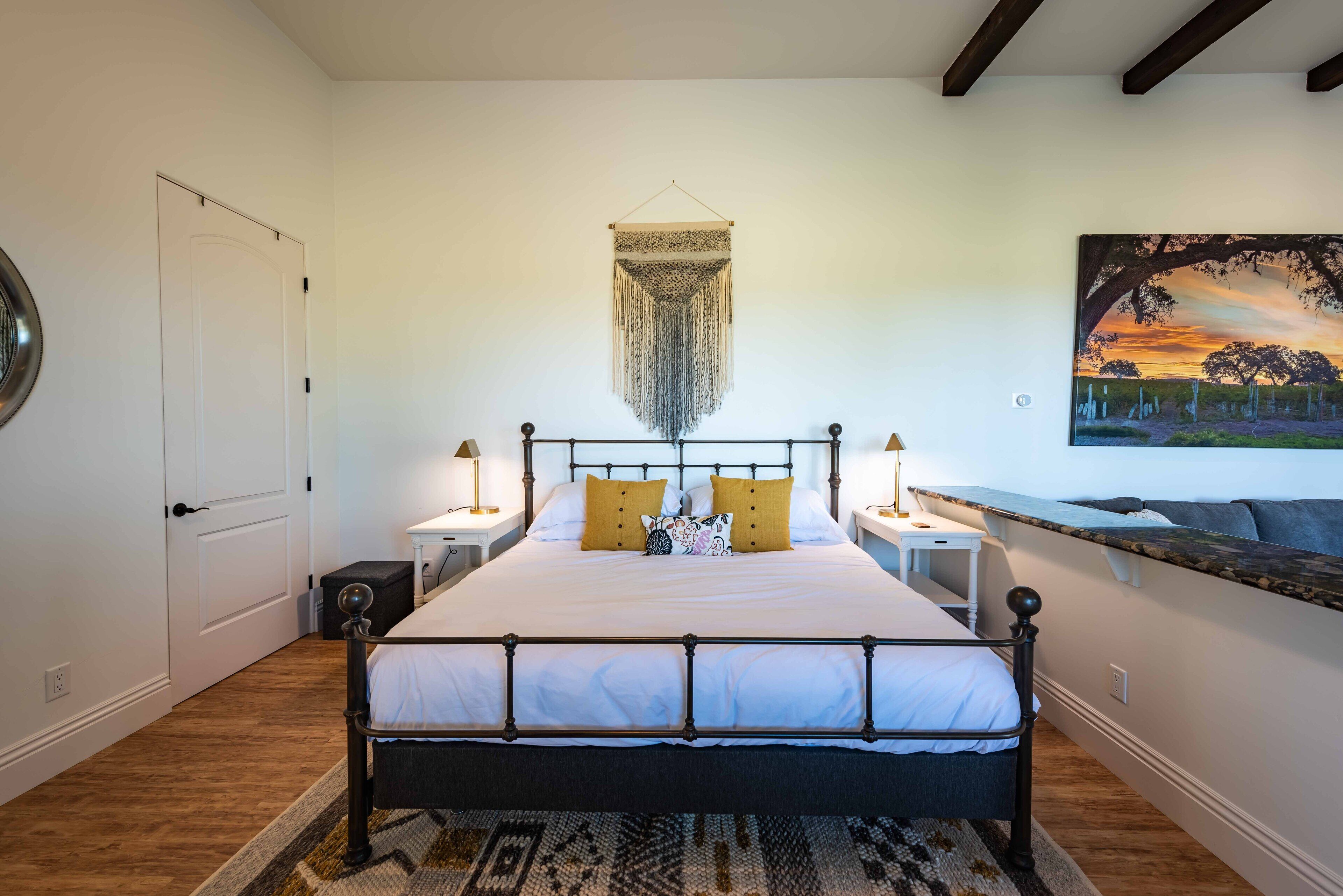 Luxe 1BR/Studio w/Hot Tub on Templeton's Westside in the Heart of Wine Country!