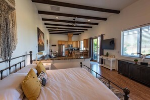 1 habitación, tabla de planchar con plancha, wifi gratis y ropa de cama 