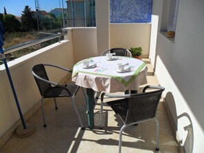 Outdoor dining - Apartment in Okrug Gornji with Seaview, Balcony, Air condition, WIFI (4790-4) (Okrug Gornji)