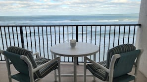 Outdoor dining - 515 - 2/2 Top Floor Oceanfront (New Smyrna Beach)